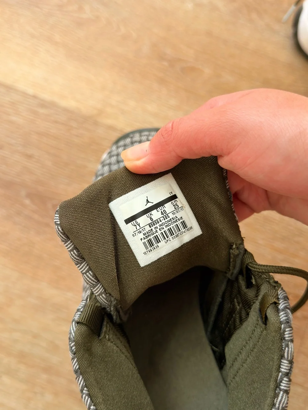 Jordan future olive canvas